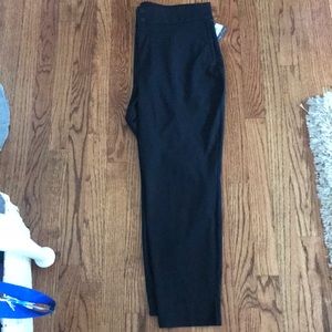 Woman’s Eddie Bauer Capri Pants